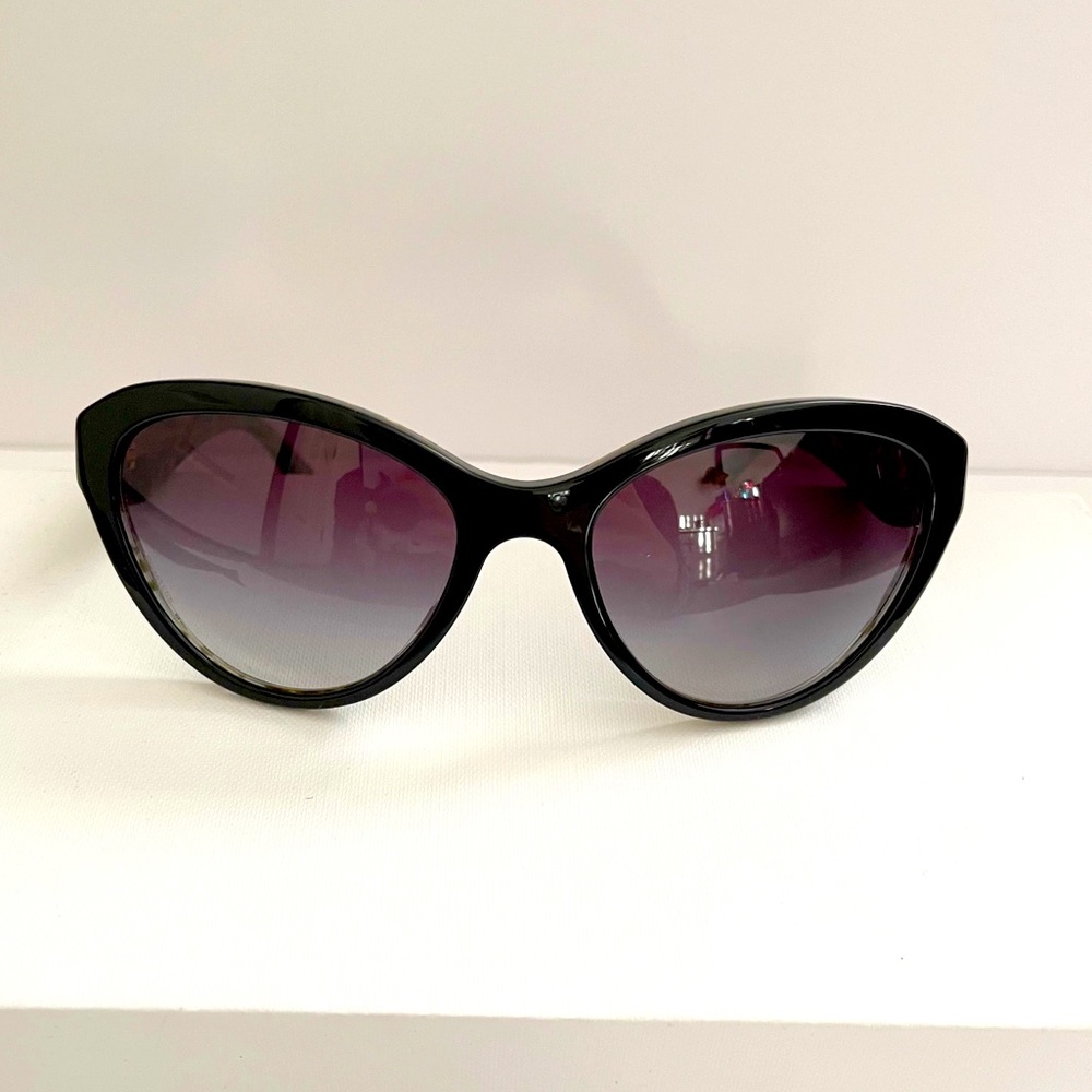 Dolce & Gabbana Sunglasses DG4199
2744/8G Black Gold Leaf Cat Eye Purple
Lenses